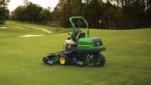 John Deere 2550 PrecisionCut™ Triplex Mower