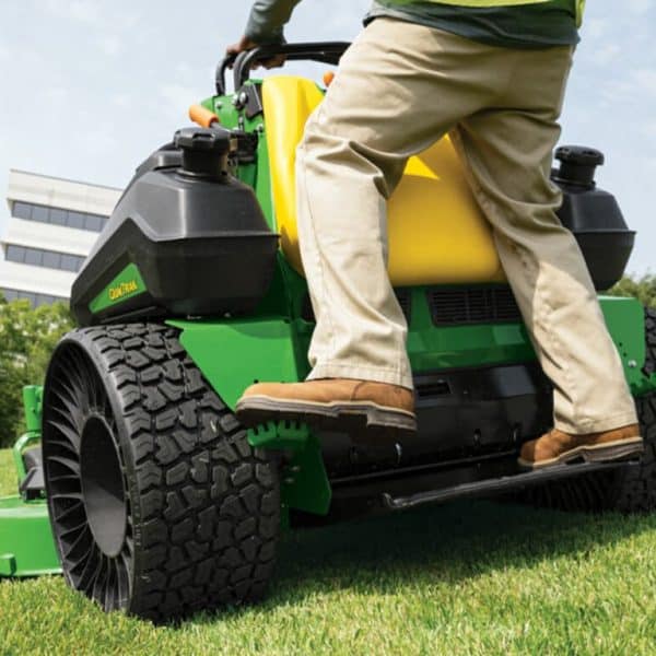 John Deere Q850R QuikTrak™ Stand-On Mower