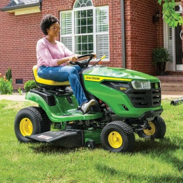 John Deere S100 Lawn Tractor